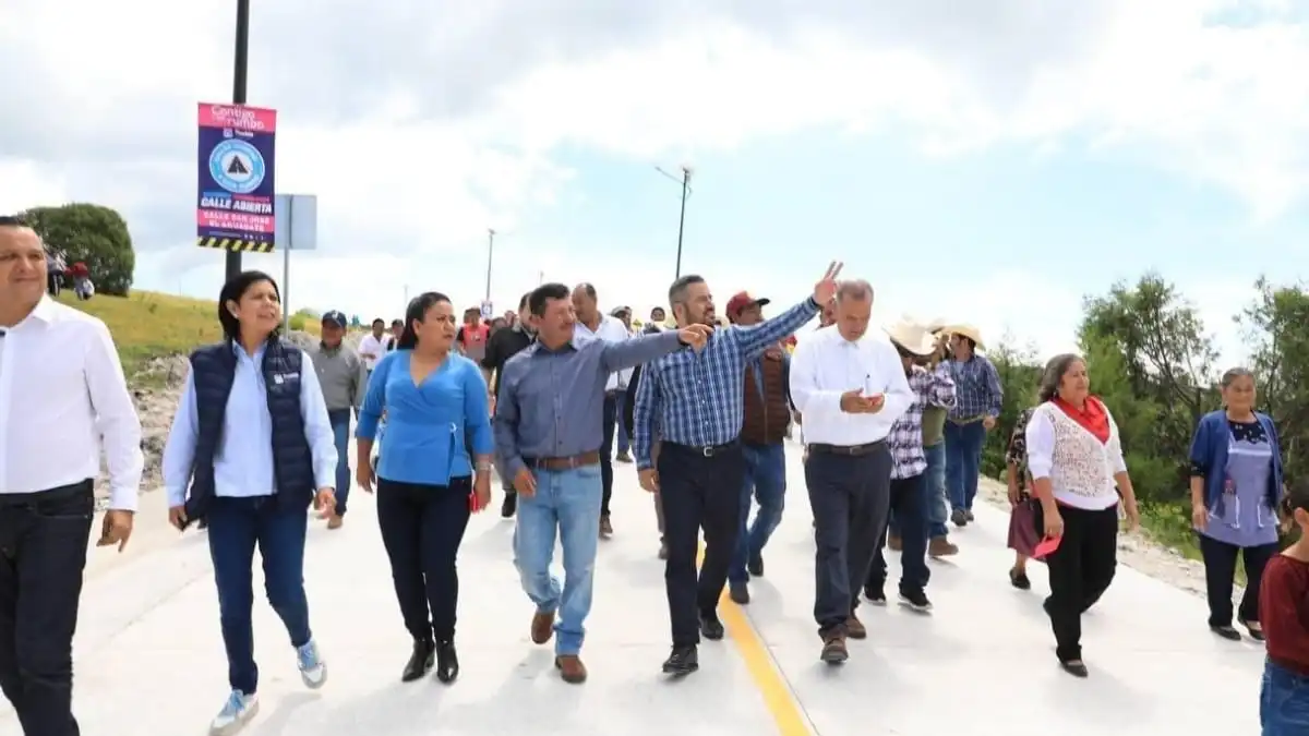 Adán Domínguez entrega tres obras en San José El Aguacate