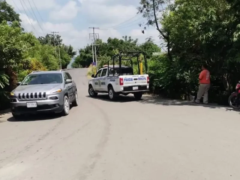 Ahora bajan a familia y roba su camioneta en la México-Tuxpan