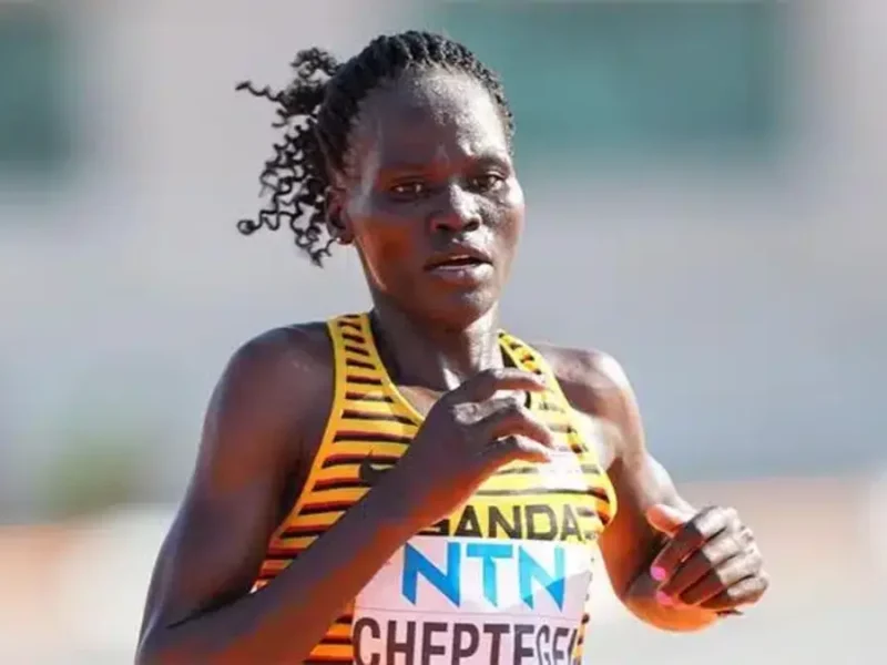 Rebecca Cheptegei, atleta olímpica de Kenia, muere tras ser quemada con gasolina por su exnovio