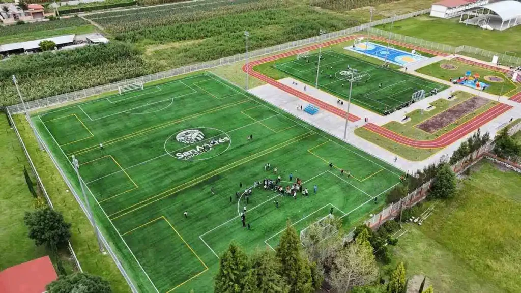 Centro deportivo en Cacalotepec