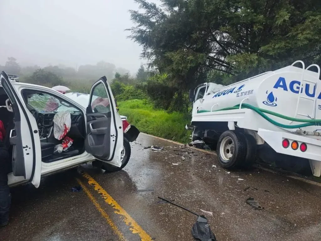 Cinco policías heridos tras choque en la Zacatlán-Ahuazotepec