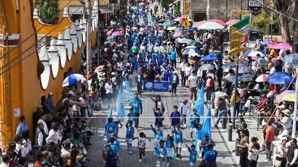 Encabeza Tlatehui desfile conmemorativo al 16 de septiembre en San Andrés Cholula