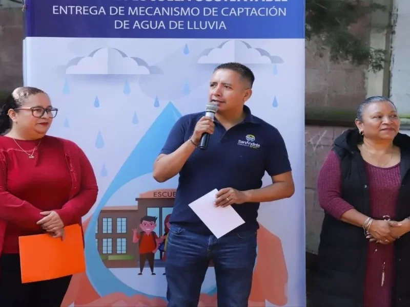 Entrega de mecanismo de captación de agua de lluvia