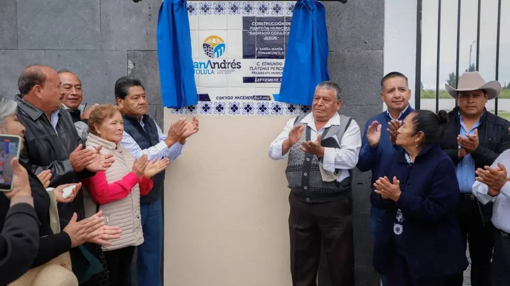 Entrega de obras del panteón en Tonanzintla