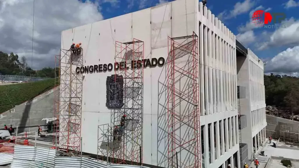 Salón de plenos, tablero de votación, oficinas: así avanza nuevo Congreso de Puebla (FOTOS)