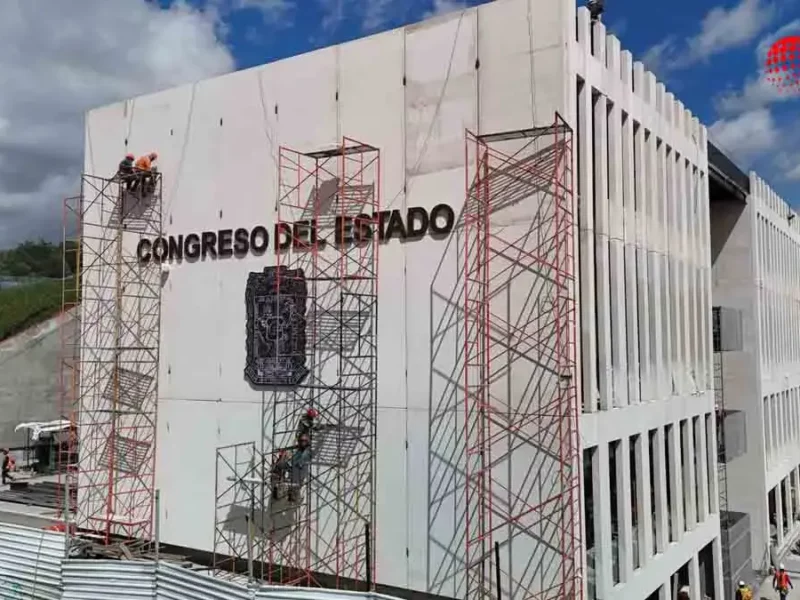 Salón de plenos, tablero de votación, oficinas: así avanza nuevo Congreso de Puebla (FOTOS)