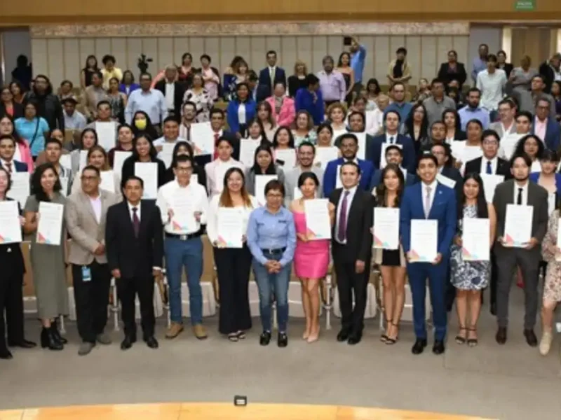 Reciben 245 egresados BUAP el Premio Ceneval al Desempeño de Excelencia EGEL