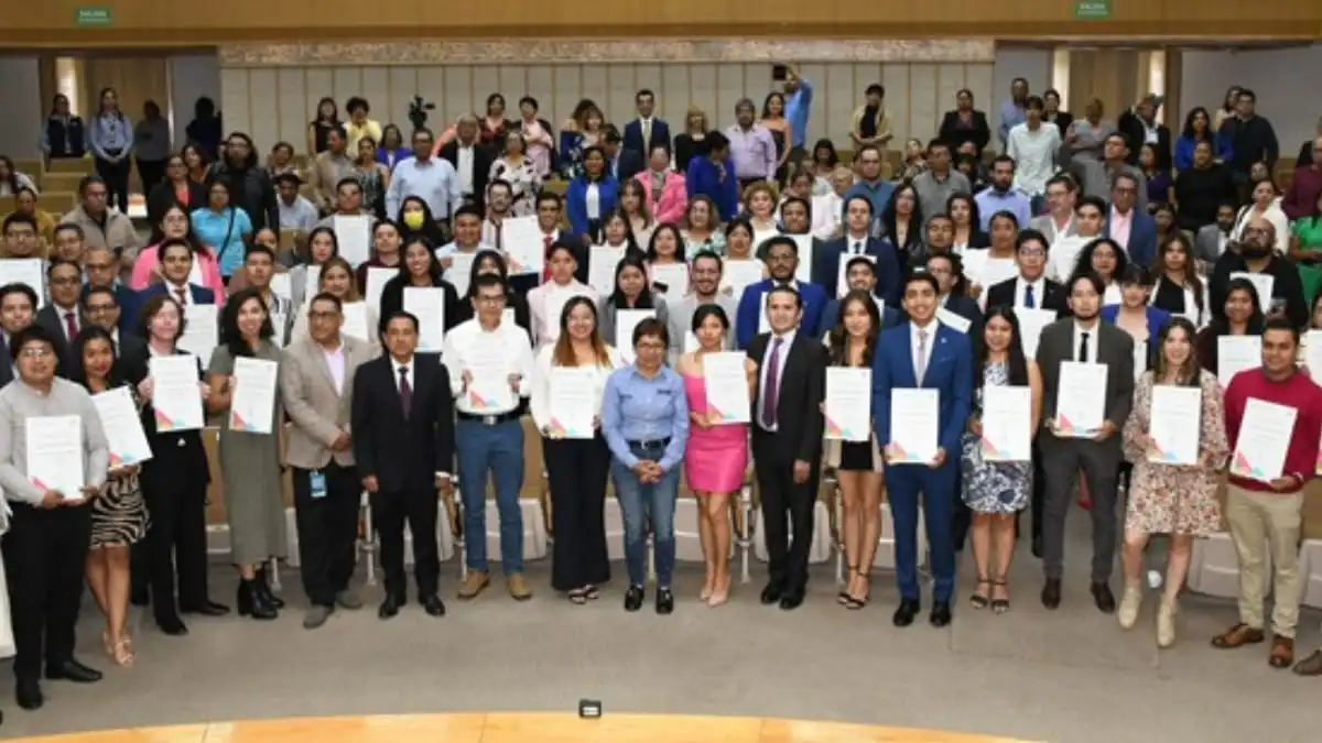 Reciben 245 egresados BUAP el Premio Ceneval al Desempeño de Excelencia EGEL