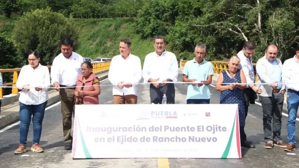 Sergio Salomón en Xicotepec: entrega puente y techado escolar