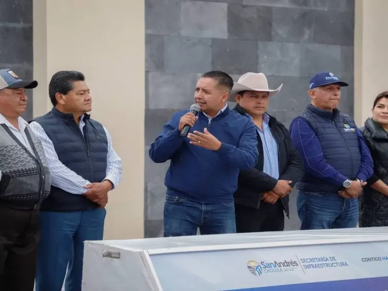 Tlatehui entrega obras en el pateón de Tonanzintla