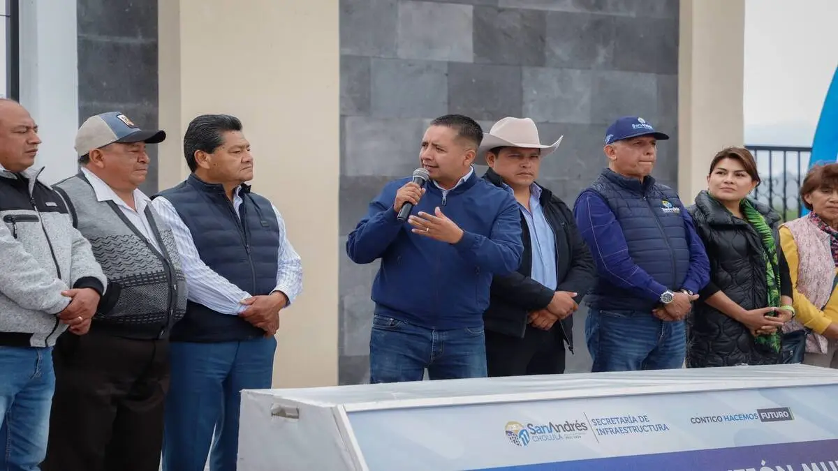 Tlatehui entrega obras en el pateón de Tonanzintla