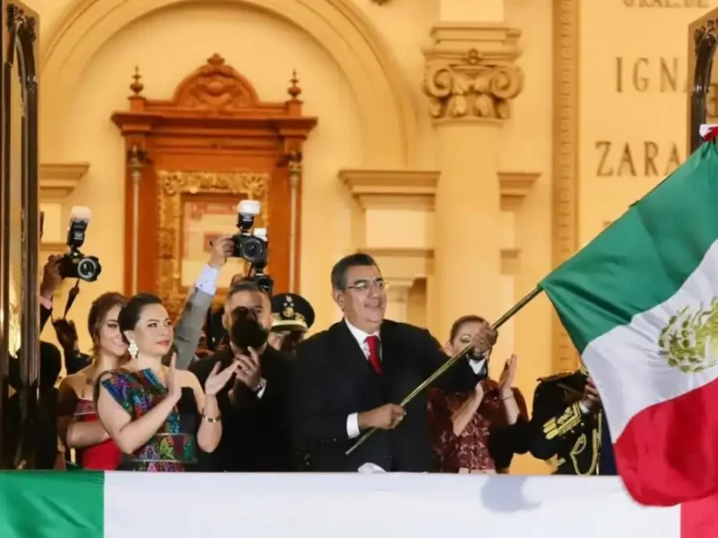 Viva la paz en todo el país!” Sergio Salomón en último Grito en Puebla