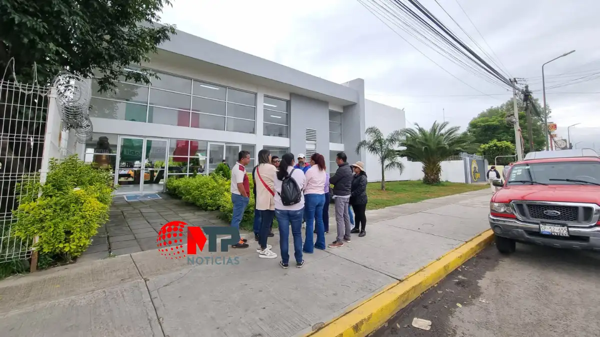 Acusan que maestros "acosadores" seguirán dando clases en CEDAT de Cholula