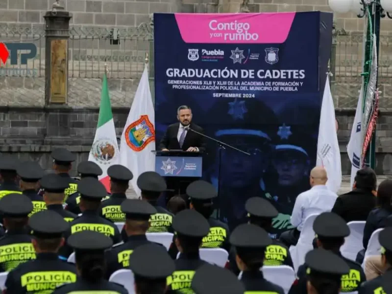 Adán Domínguez encabeza ceremonia de graduación de 95 policías en Puebla capital