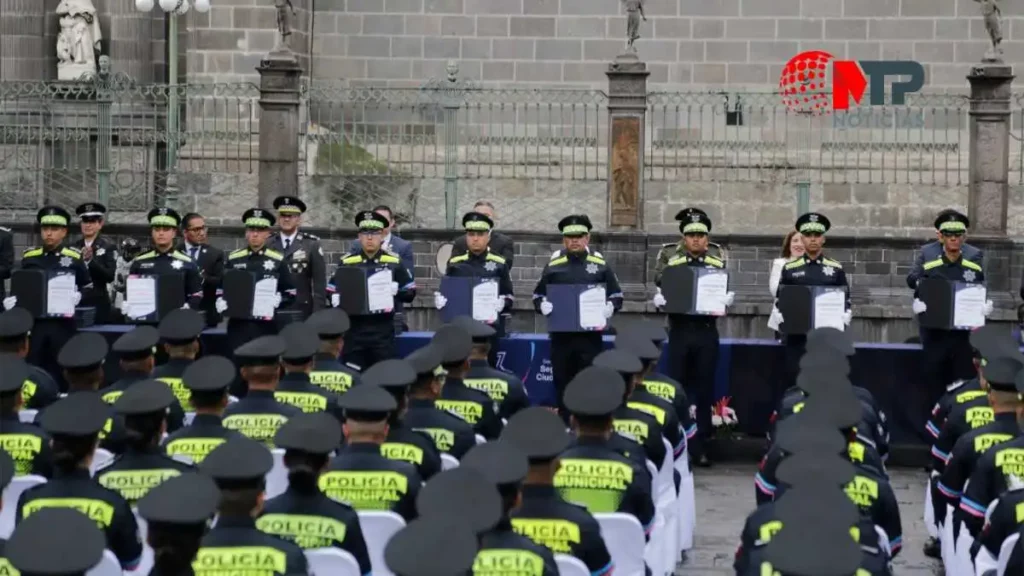 Adán Domínguez encabeza ceremonia de graduación de 95 policías en Puebla capital