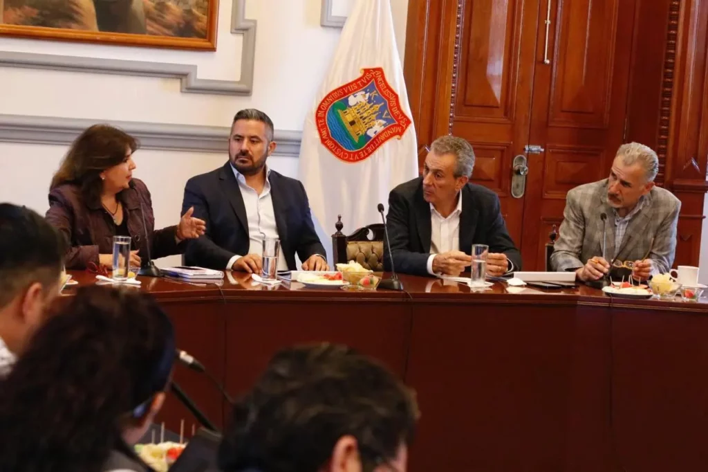 Destina Ayuntamiento de Puebla 6 MDP para trabajos de transición con Pepe Chedraui