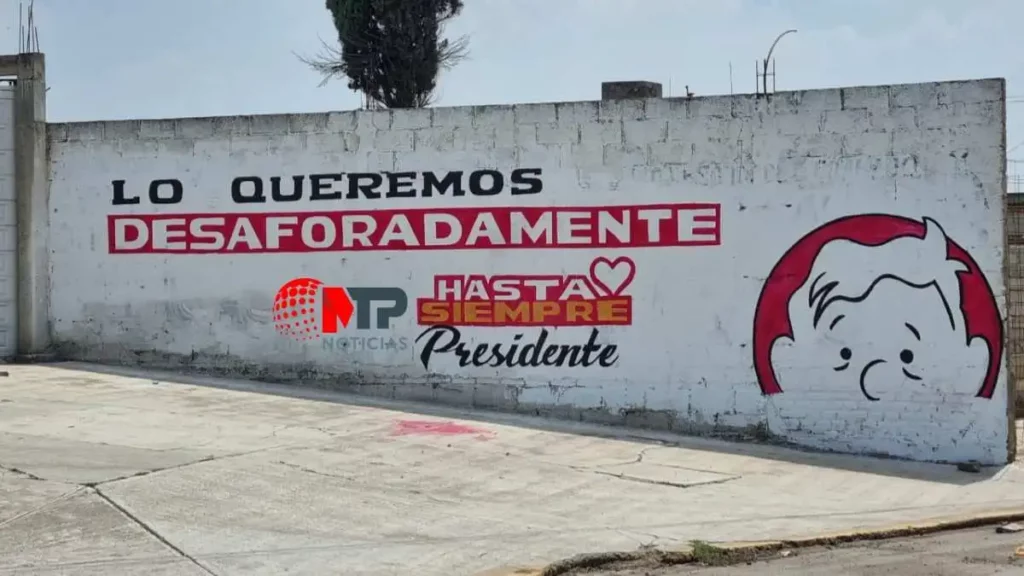 Aparecen bardas de despedida a AMLO en Puebla