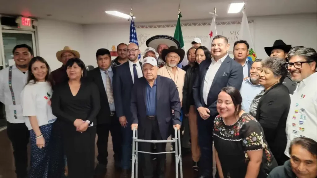 Armenta presenta nuevo esquema de 'Mi Casa es Puebla' a migrantes en California