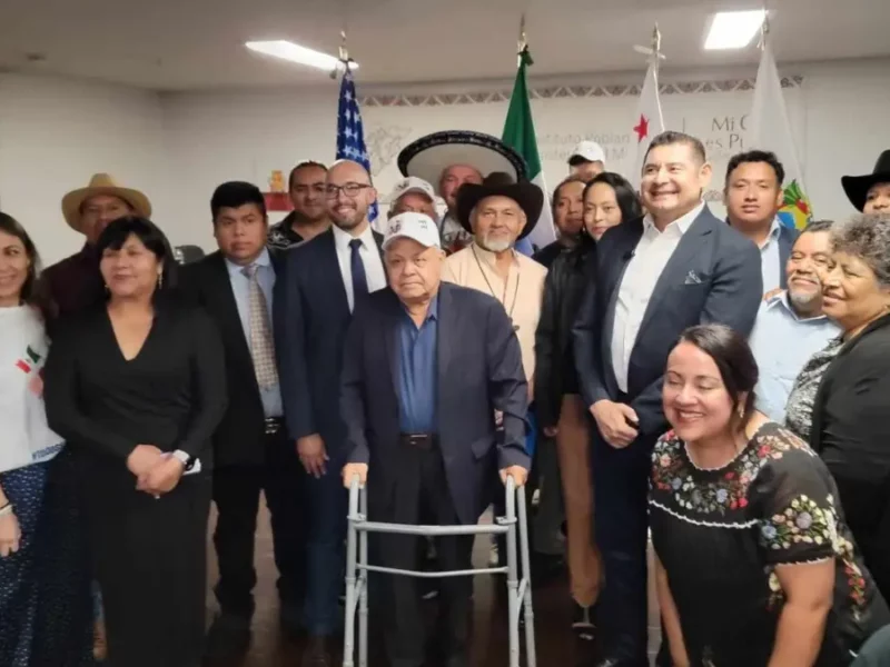 Armenta presenta nuevo esquema de 'Mi Casa es Puebla' a migrantes en California