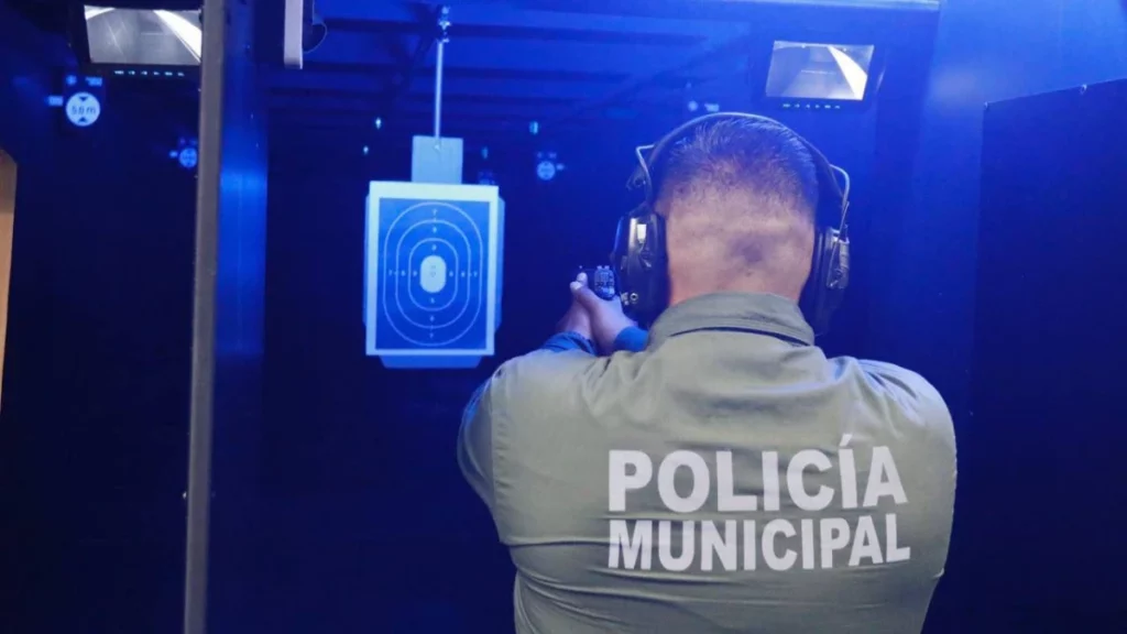 Ayuntamiento de Puebla entrega stand y simulador de tiro para formar policías