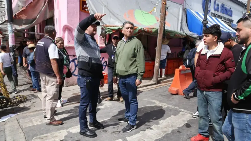 Ayuntamiento de Puebla realiza operativo de ordenamiento en zona de mariscos