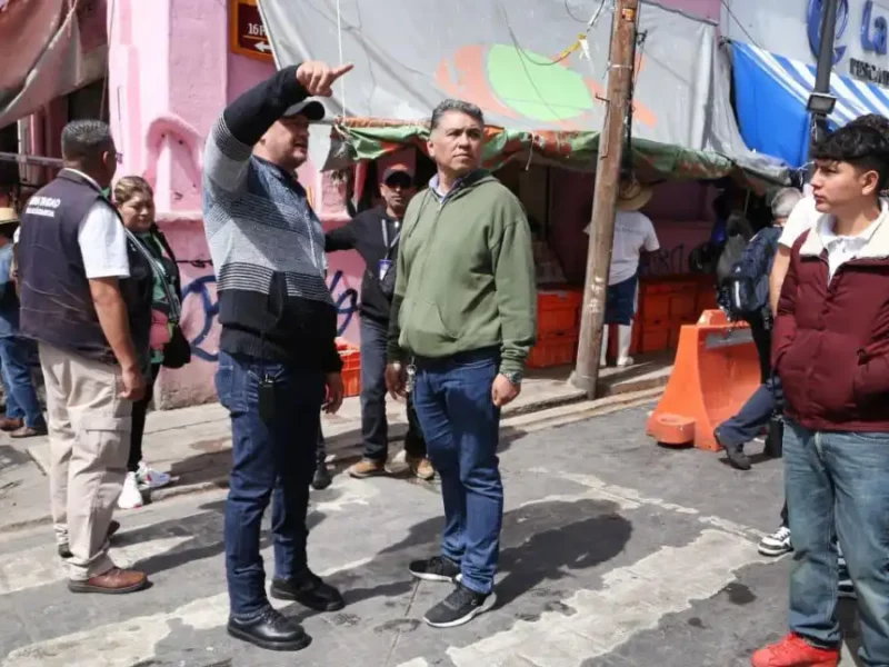 Ayuntamiento de Puebla realiza operativo de ordenamiento en zona de mariscos