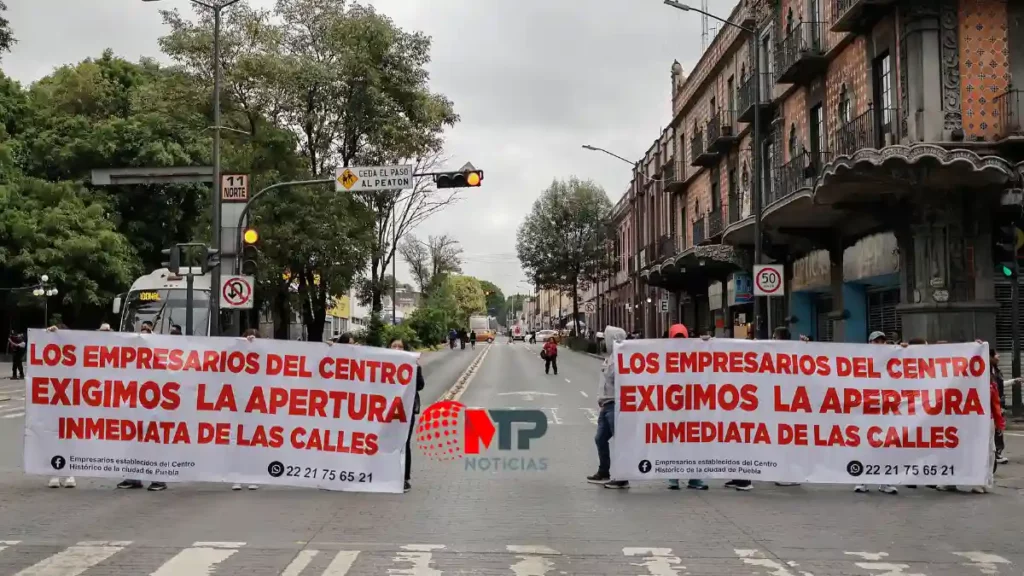 Con bloqueo en 11 Sur, exigen comerciantes del centro de Puebla reapertura de calles