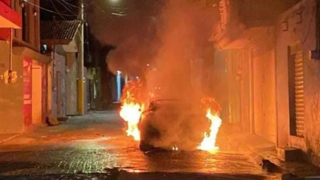 Calcinan auto con cadáveres en la Puebla-Orizaba y Xonacatepec