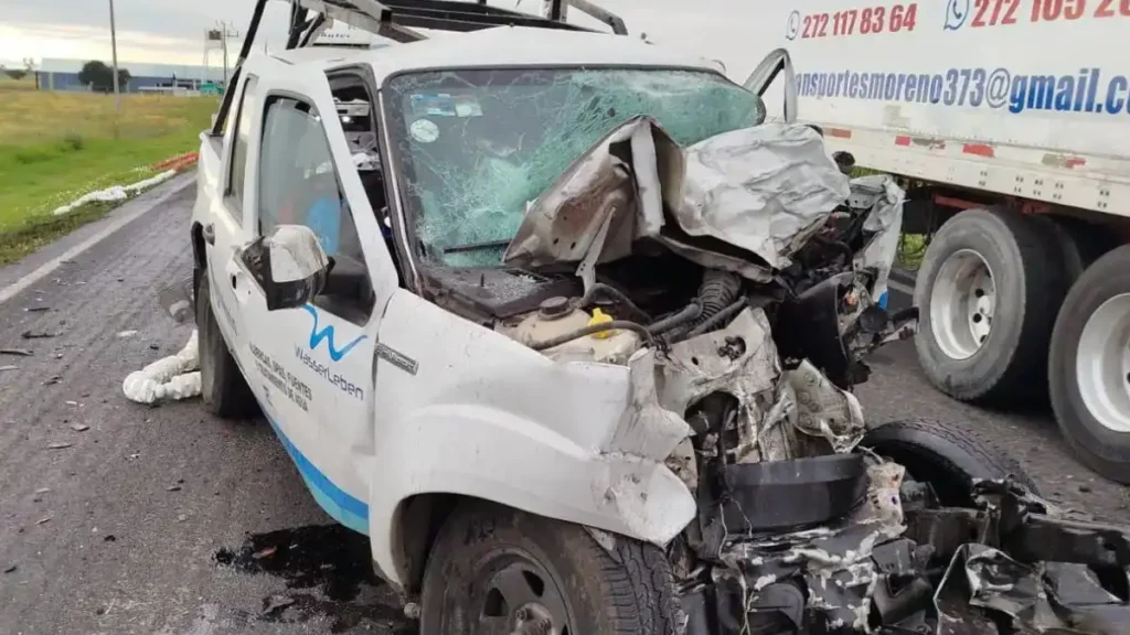 Cuatro muertos, saldo de choque de camioneta y tráiler en la México - Veracruz, en Tlaxcala