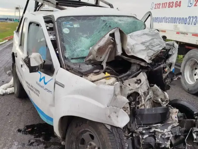 Cuatro muertos, saldo de choque de camioneta y tráiler en la México - Veracruz, en Tlaxcala