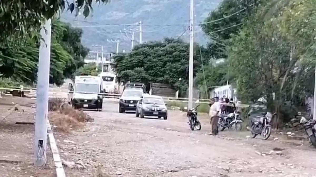 ¡Otro asesinato! Ahora ejecutan a un hombre dentro de su auto en Coxcatlán