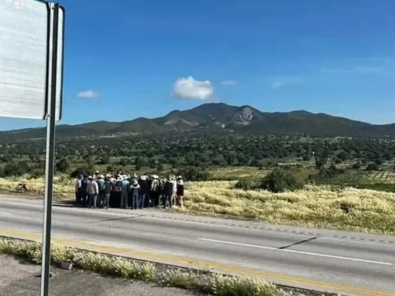 Grupo de ejidatarios bloquea otra vez el Arco Norte, en tramo Pachuca-Tulancingo