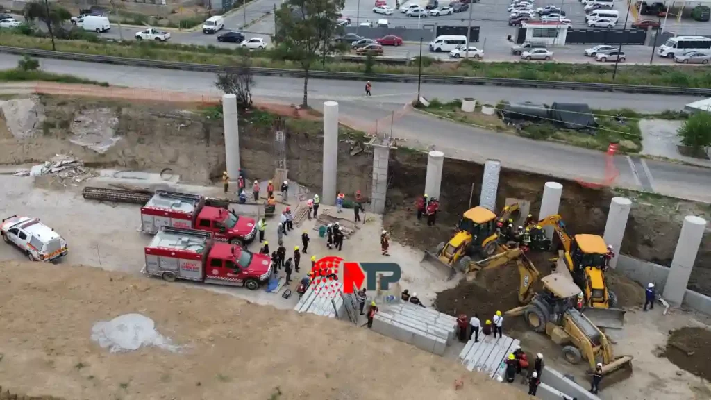 Distribuidor de la Atlixcáyotl tras alud que mató a dos trabajadores.