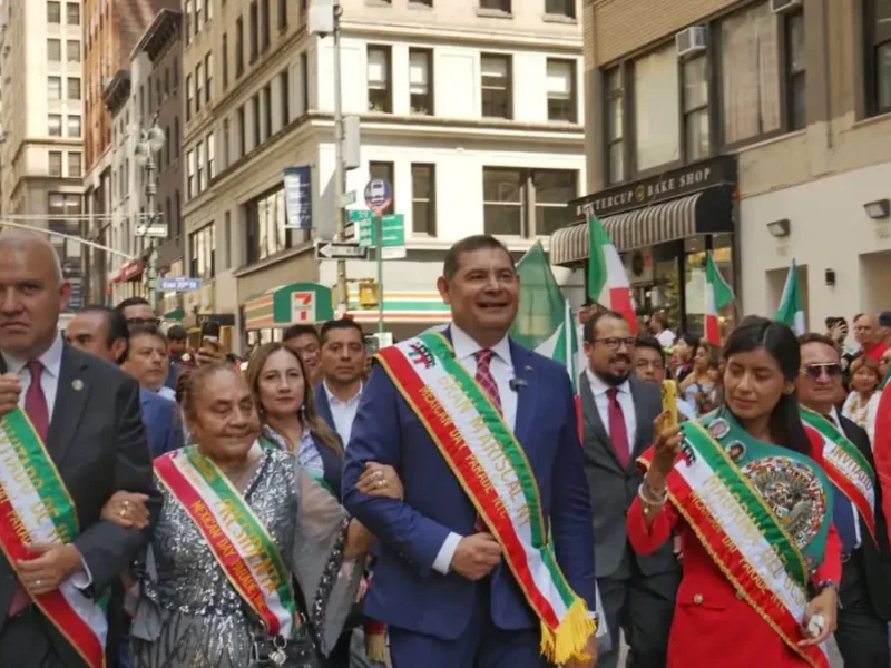 Migrantes en Nueva York aclaman a Armenta como "gobernador del pueblo"