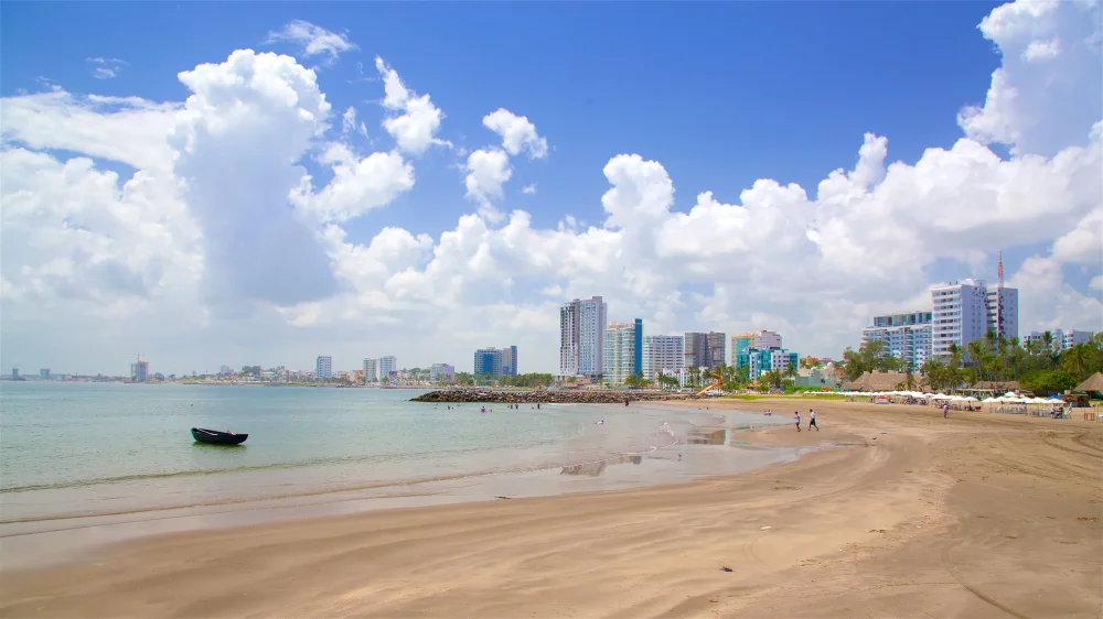 Así es la playa Mocambo en Veracruz 