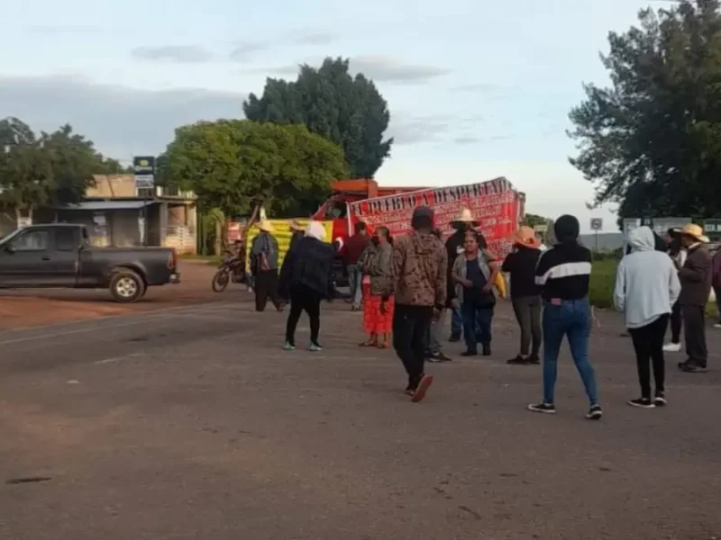 Pobladores de Oaxaca cierran la carretera Acatlán-Huajuapan, ¿qué exigen?