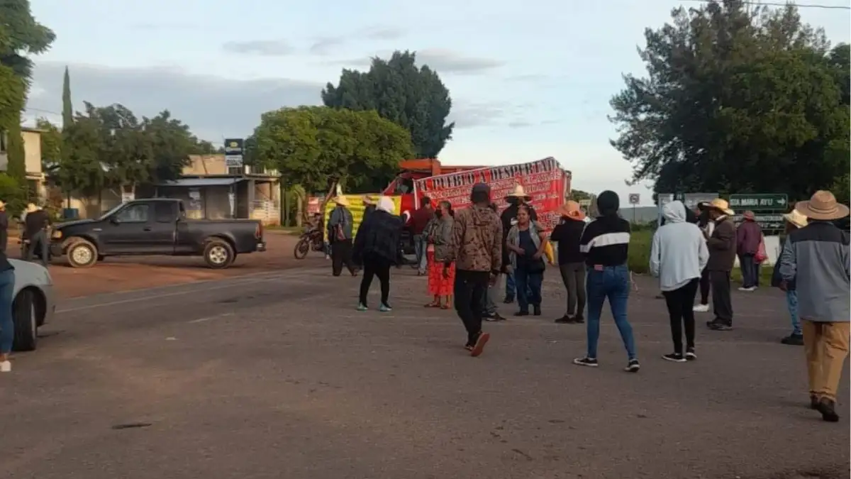 Pobladores de Oaxaca cierran la carretera Acatlán-Huajuapan, ¿qué exigen?