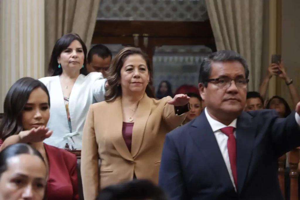 Beatriz Manrique, Luisa Artemisa y Julio Huerta rinden protesta como diputados del Congreso de Puebla.