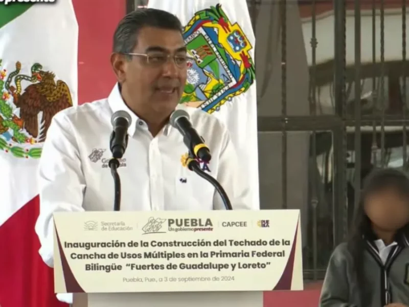 Sergio Salomón entrega techados en escuelas de cuatro colonias en Puebla capital