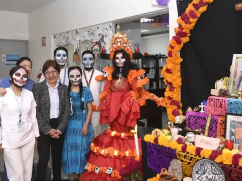 BUAP celebra el Día de Muertos con ofrendas