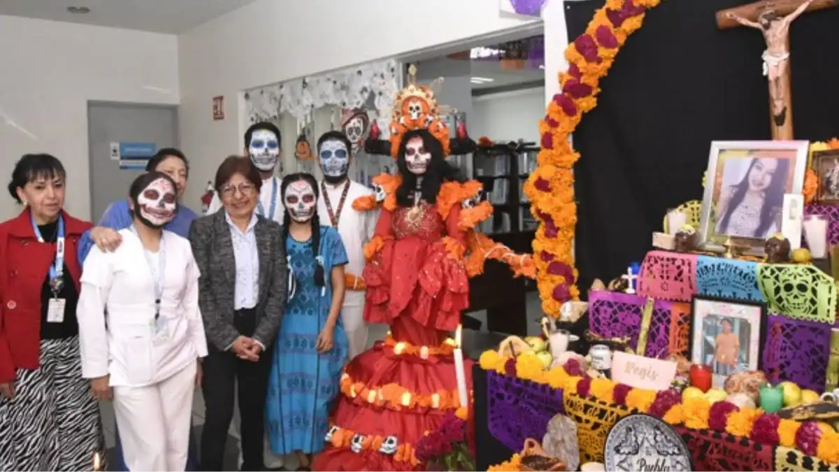 BUAP celebra el Día de Muertos con ofrendas