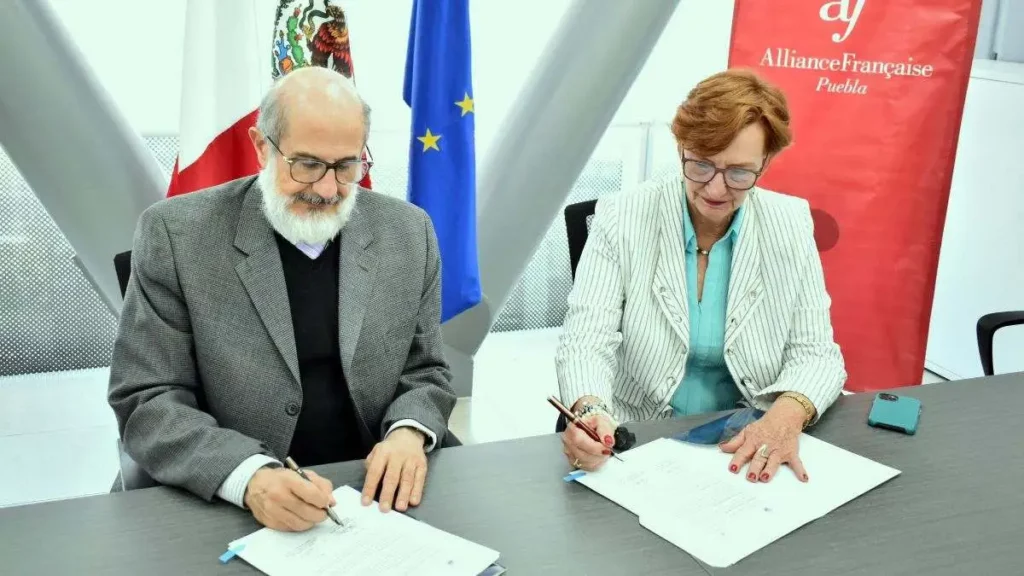 BUAP y Alianza Francesa firman convenio para promover la lengua y cultura