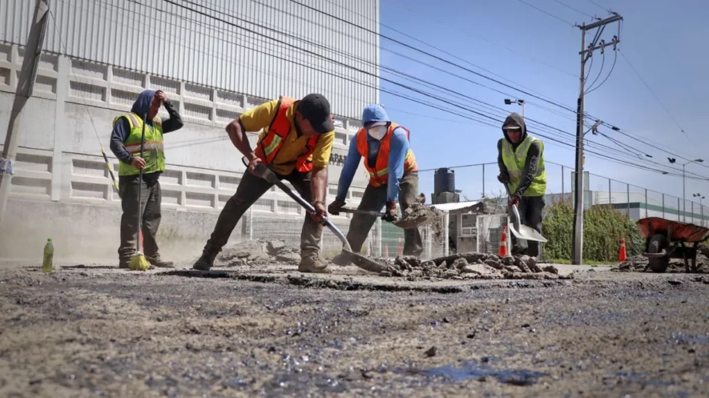 Estos ediles siguen el ejemplo de Sergio Salomón y empiezan con bacheo