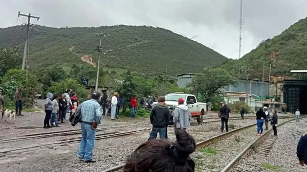 Bloqueo a tren cumple 10 días en Chapulco, Puebla, calculan afectaciones por 700 millones