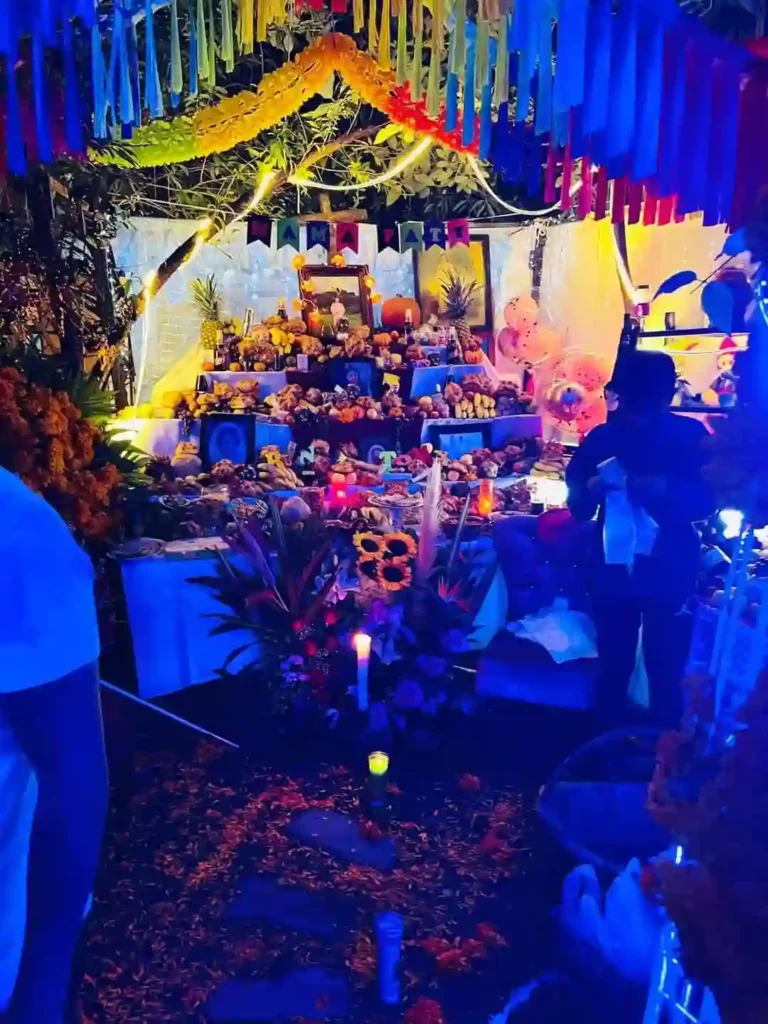 La primera ofrenda en Cholula así es esta tradición de Día de Muertos