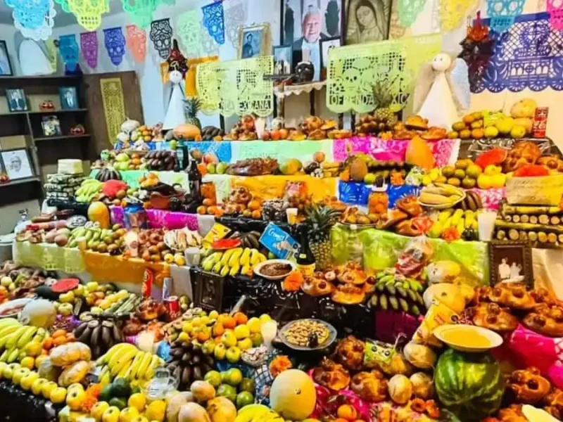 La primera ofrenda en Cholula así es esta tradición de Día de Muertos