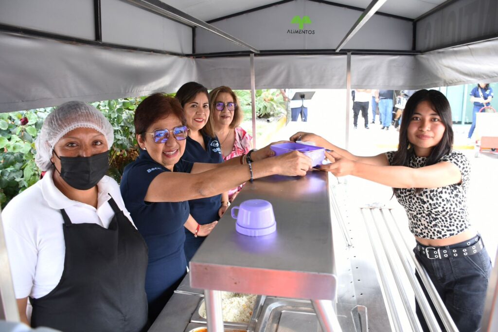 Lilia Cedillo becas de alimentos