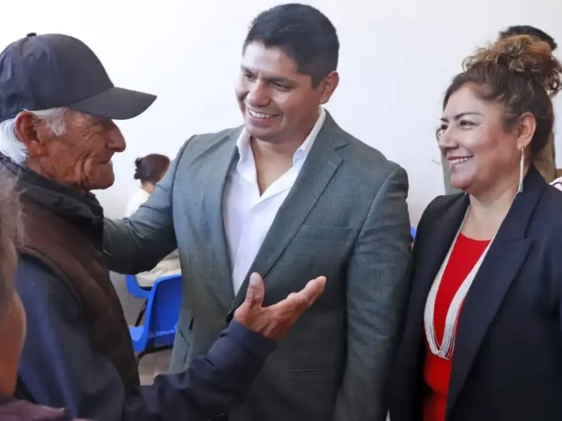 Omar Muñoz visita desayunador del DIF en Cuautlancingo