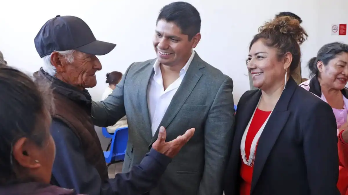 Omar Muñoz visita desayunador del DIF en Cuautlancingo