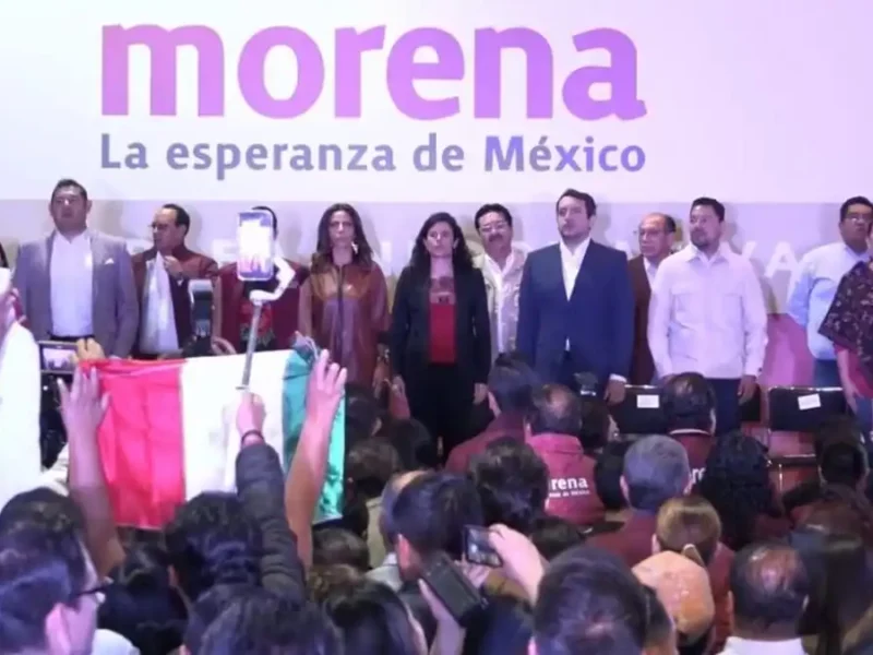 Ovacionan a hijo de AMLO y abuchean a otros en asamblea de Morena en Puebla